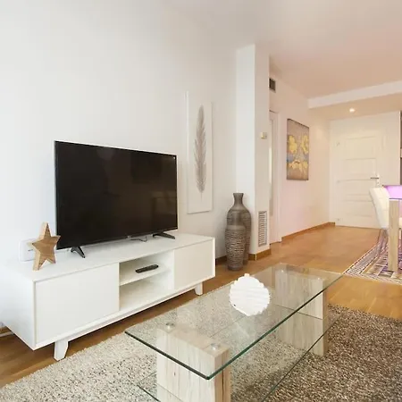 Cozy In Residential Center By Maison Pinata דירה *