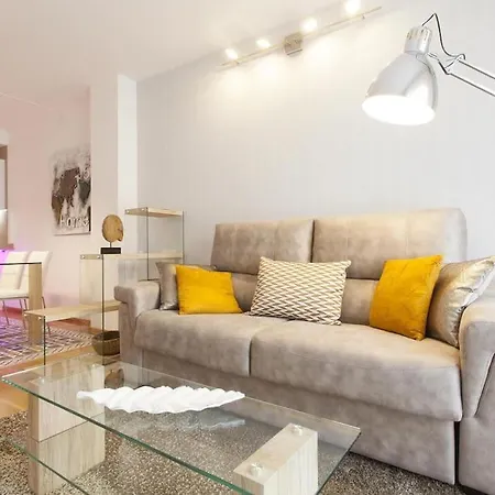 Cozy In Residential Center By Maison Pinata דירה