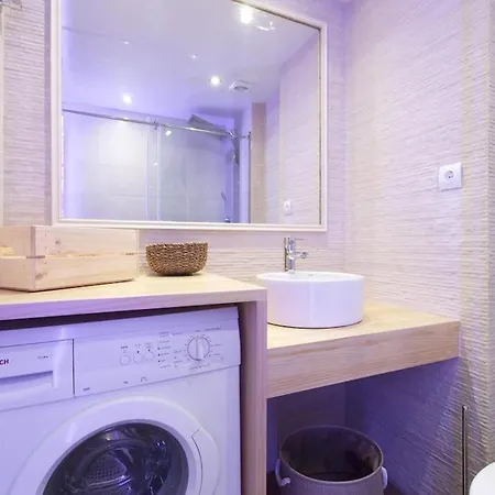 Cozy In Residential Center By Maison Pinata דירה *